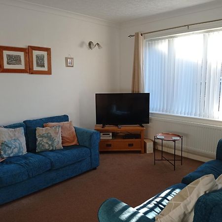 Sutton Court Villa Тирск Екстериор снимка