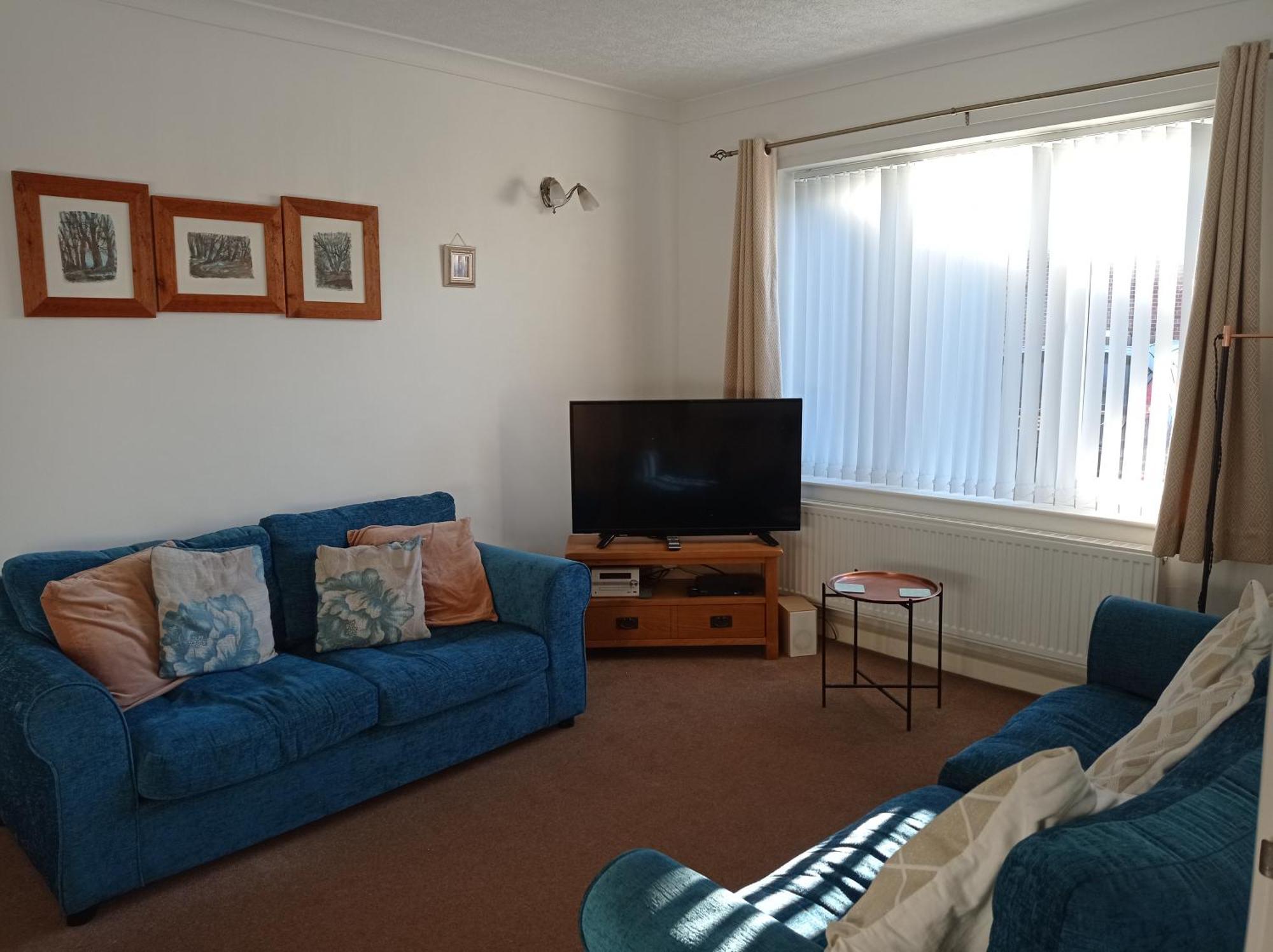 Sutton Court Villa Тирск Екстериор снимка